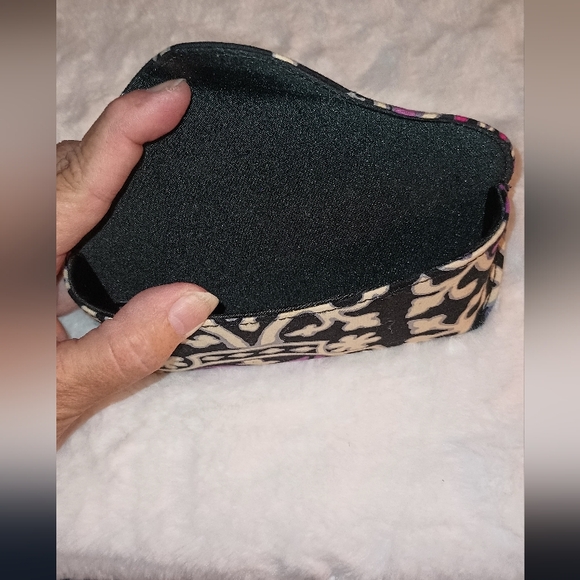 Vera Bradley Scroll Medallion Hardshell Eyeglasses Case (Magnetic Closure) - Picture 2 of 6